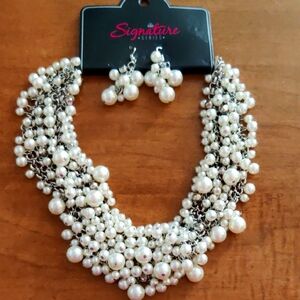Vintage Paparazzi Signature Series Pearl Necklace And Earring Set